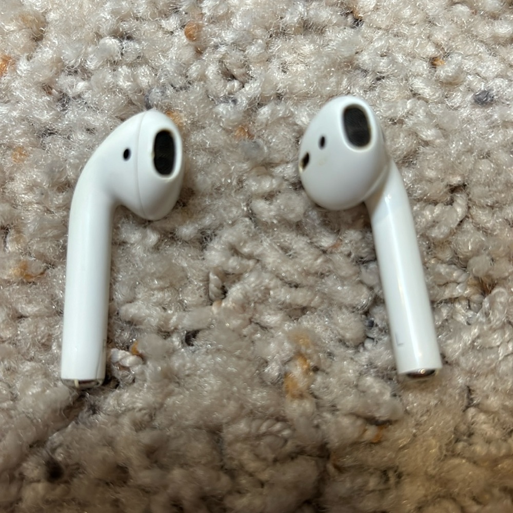 Apple AirPods wireless ear buds,  1 st generation with lightening charging case.